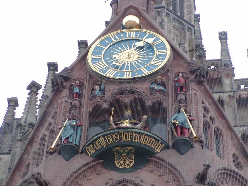 <b>M�nnleinlaufen</b><br />Nice clock and figures on the facade of the Frauenkirche